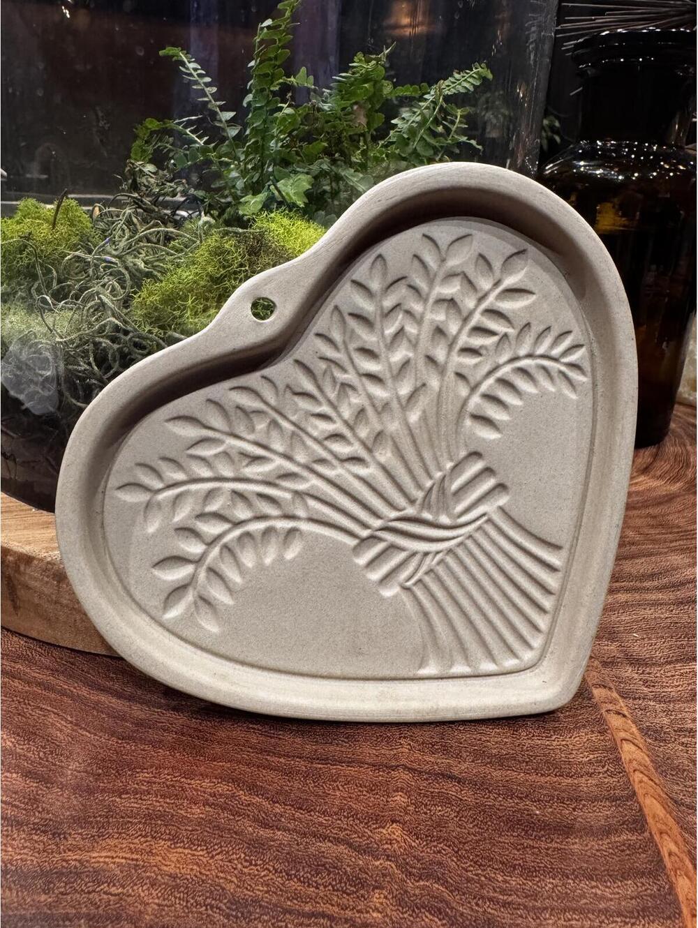 Vintage Pampered Chef "Bountiful Heart" Stoneware Cookie Mold